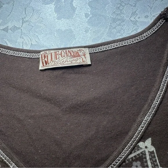 Elegant Brown and Cream Short Sleeve Tee - Picture 2 of 5